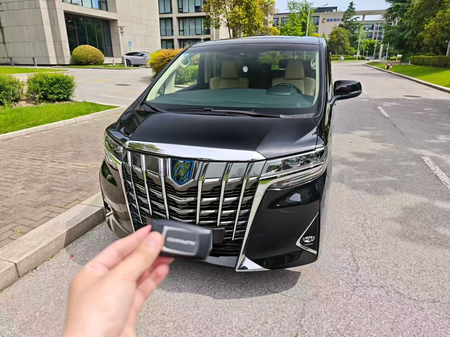 Toyota Alphard Hybrid